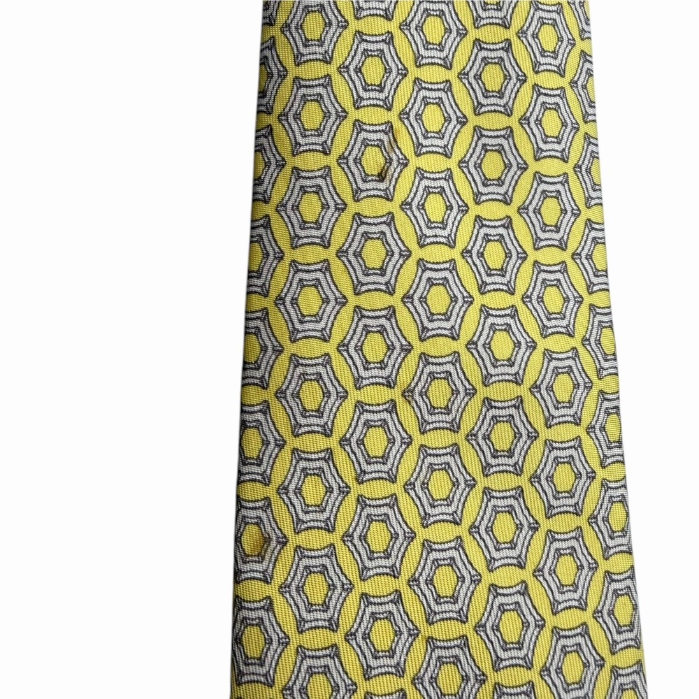 Hermes Men's Tie Geometric Hexagons Yellow Silk 7545 SA 3.75" (W) x 60" (L) guc - Picture 5 of 7